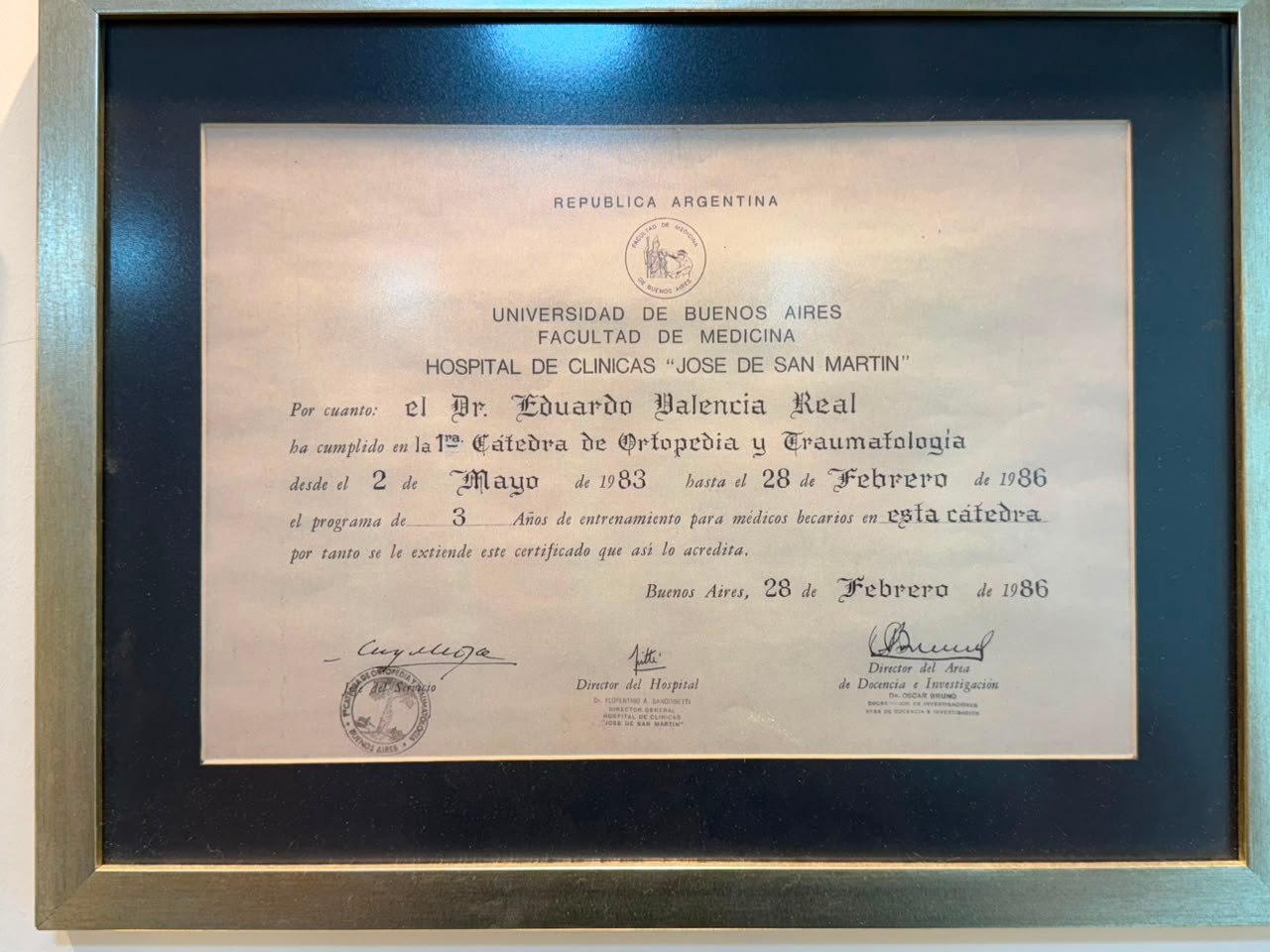 Certificado de la 1ra Cátedra de Ortopedia y Traumatología, UBA