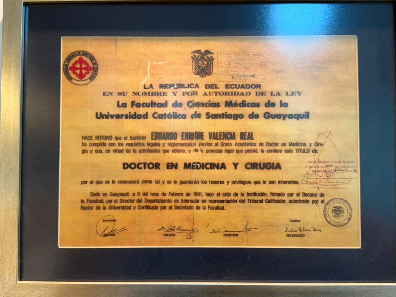 Título de Doctor en Medicina y Cirugía, Universidad Católica Santiago de Guayaquil